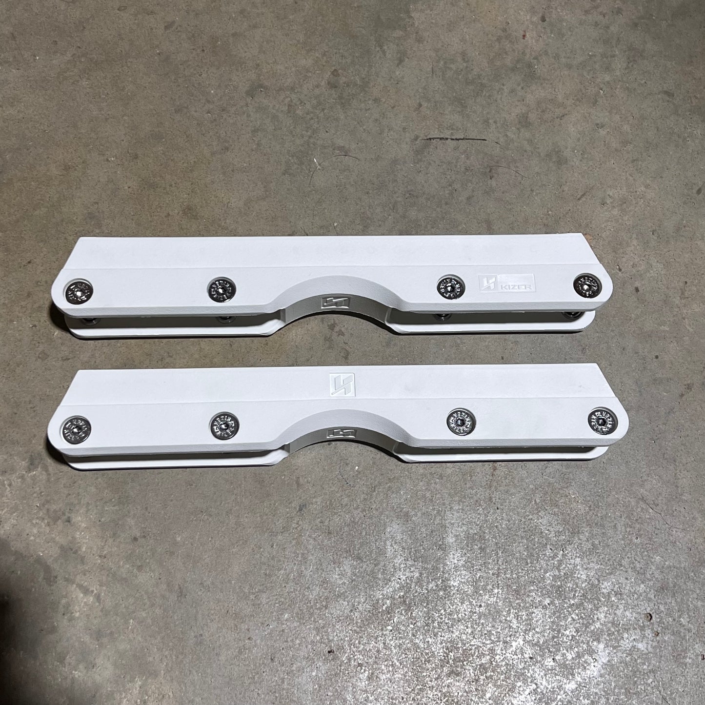 Stock Kizer Fluid IV - White w/ Silver Axles (Small)