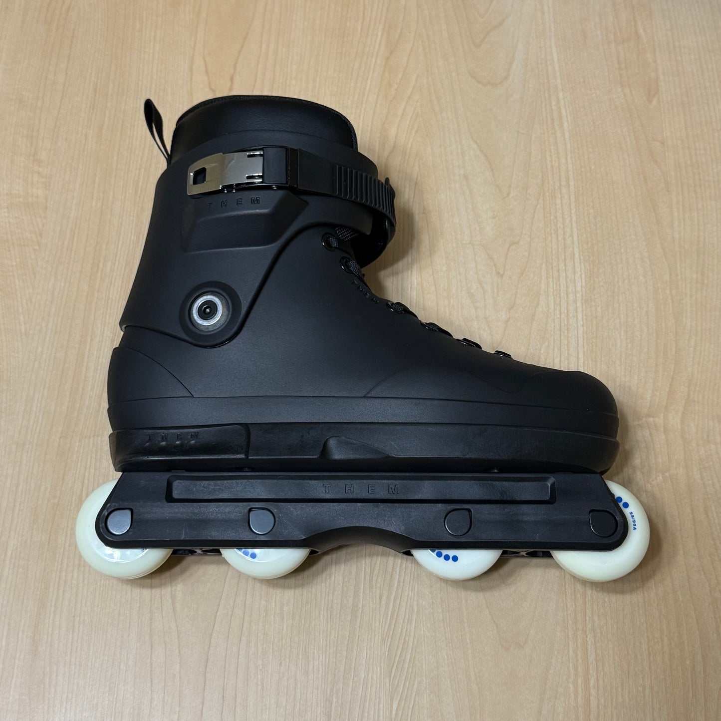 Them Black 909 Skate with v2 Souls