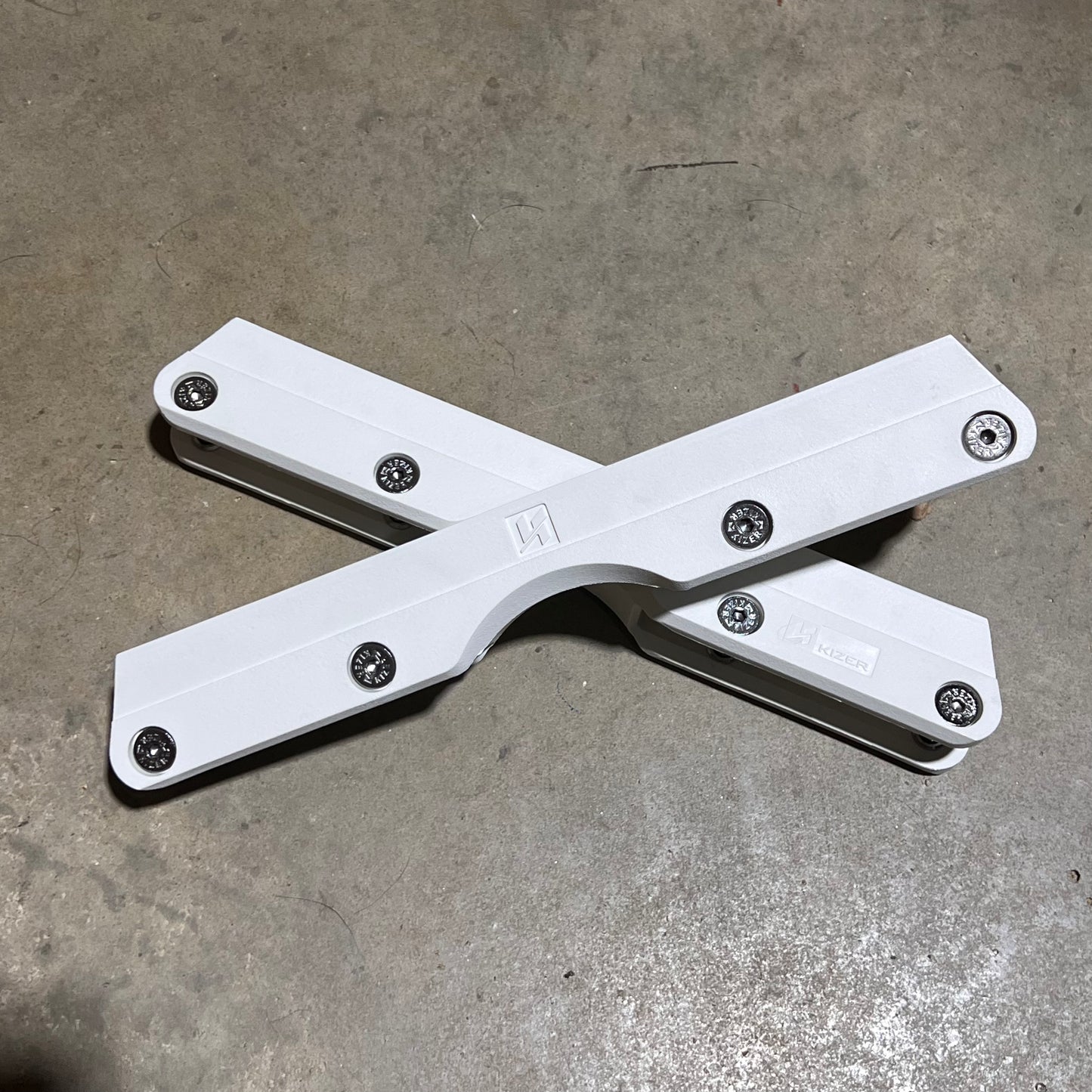 Stock Kizer Fluid IV - White w/ Silver Axles (Small)