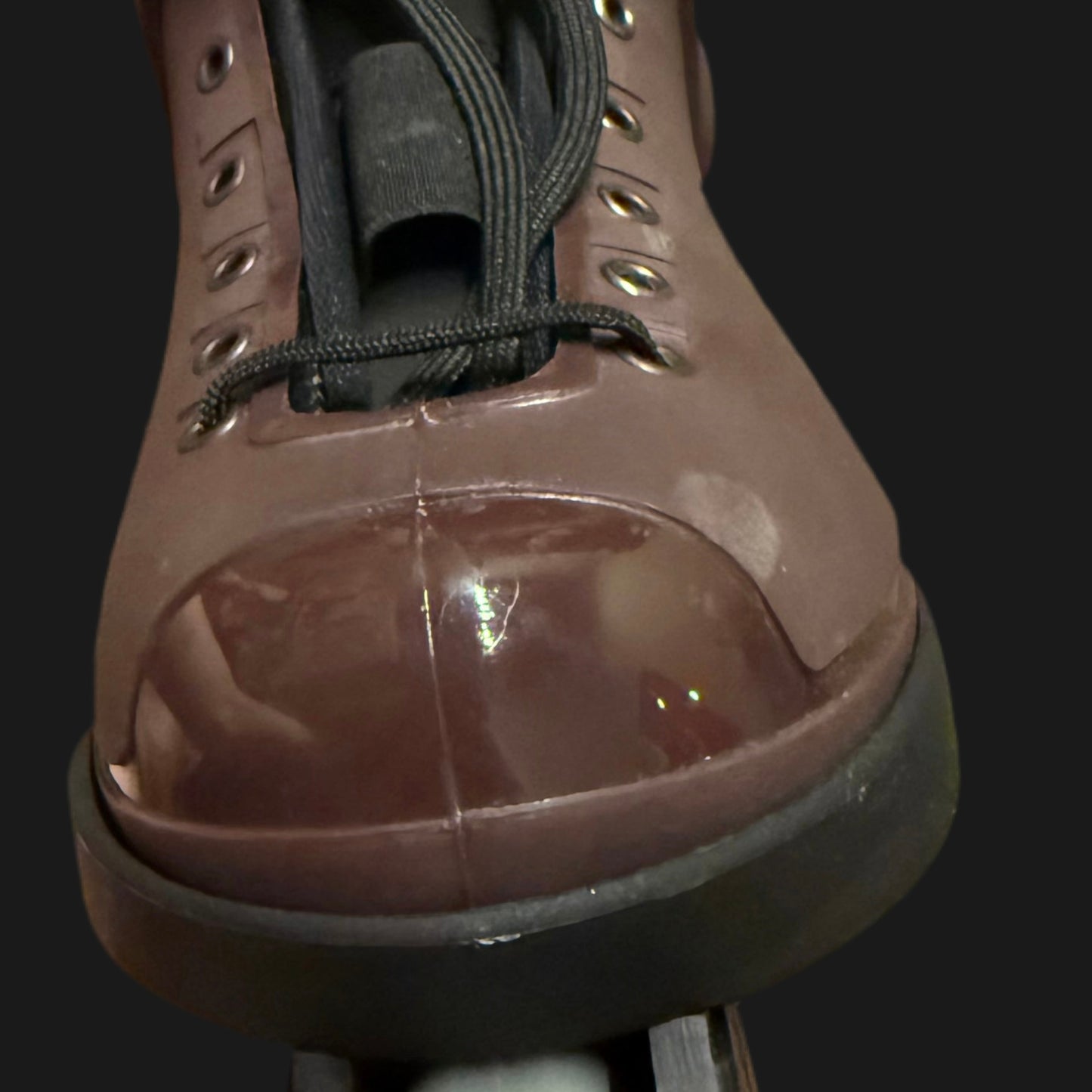 Roces Chestnut M12 Complete Skate (7us) *DISCOUNTED FOR FACTORY BLEMISH ON LEFT SKATE*