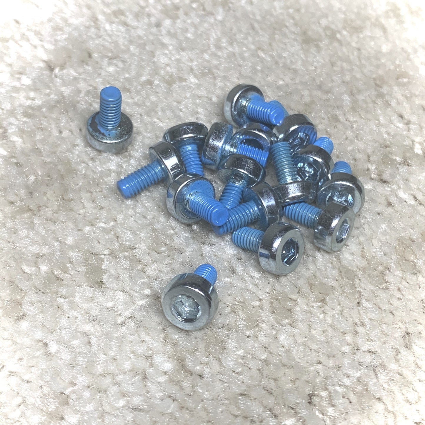 Roces Fifth Element Soulplate Bolts (16pk)