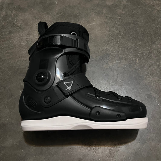 FR Skates - UFR STREET - AP INTUITION - BLACK BOOT w White Souls (10.5-11us)