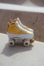 Load image into Gallery viewer, Chaya Kismet Barbie Patin - Gold QUAD Skate (6-10us Women)