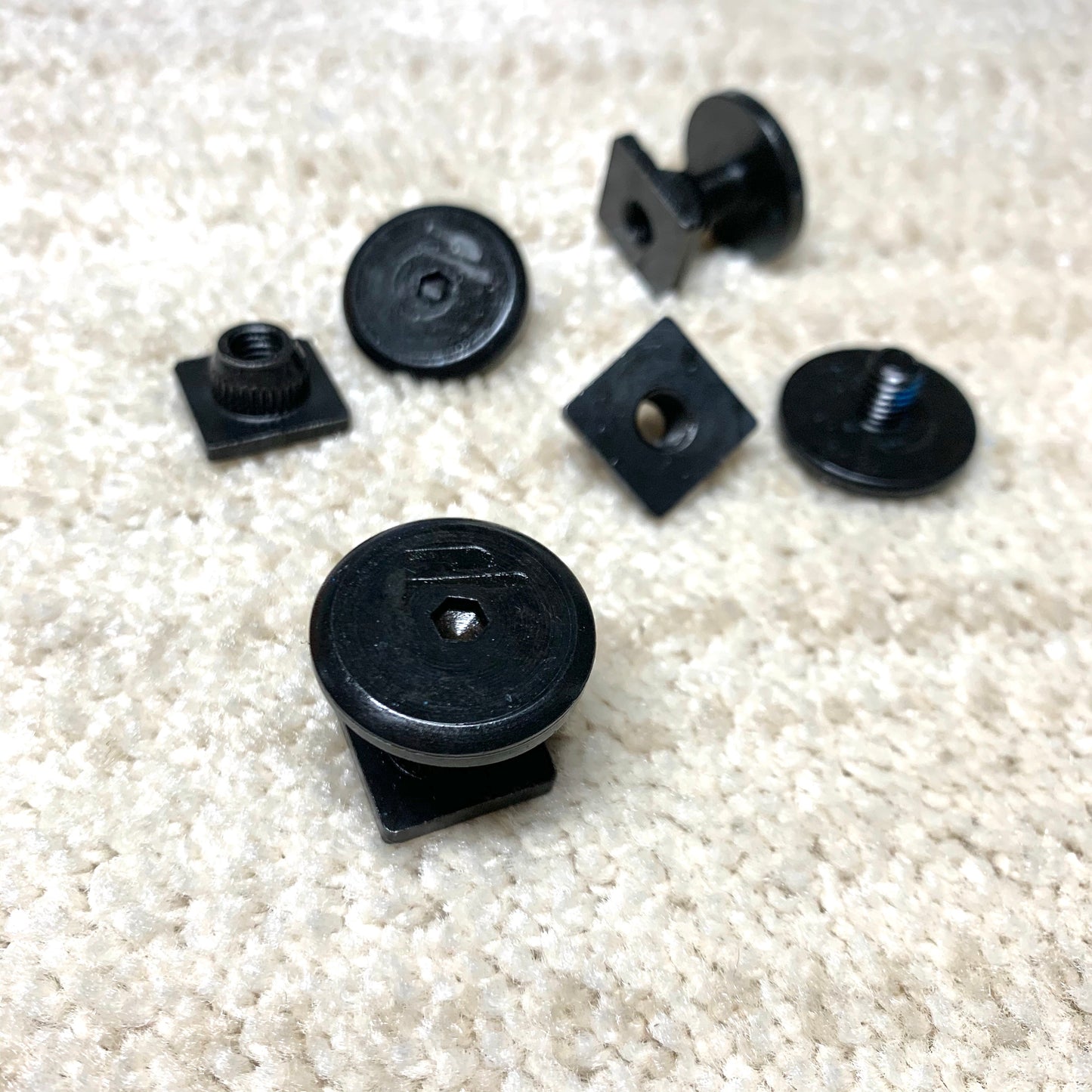 Razors Round Cuff Bolt Replacement Set for Cults