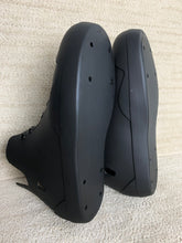 Load image into Gallery viewer, Them Skates 909 Black *Shell Only*